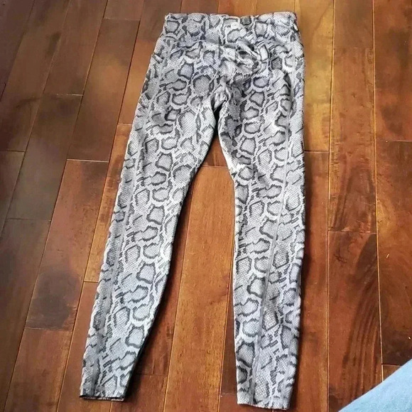 AVIA reptile print pants Stash leggings sz Small 4-6 gray black - Picture 9 of 9